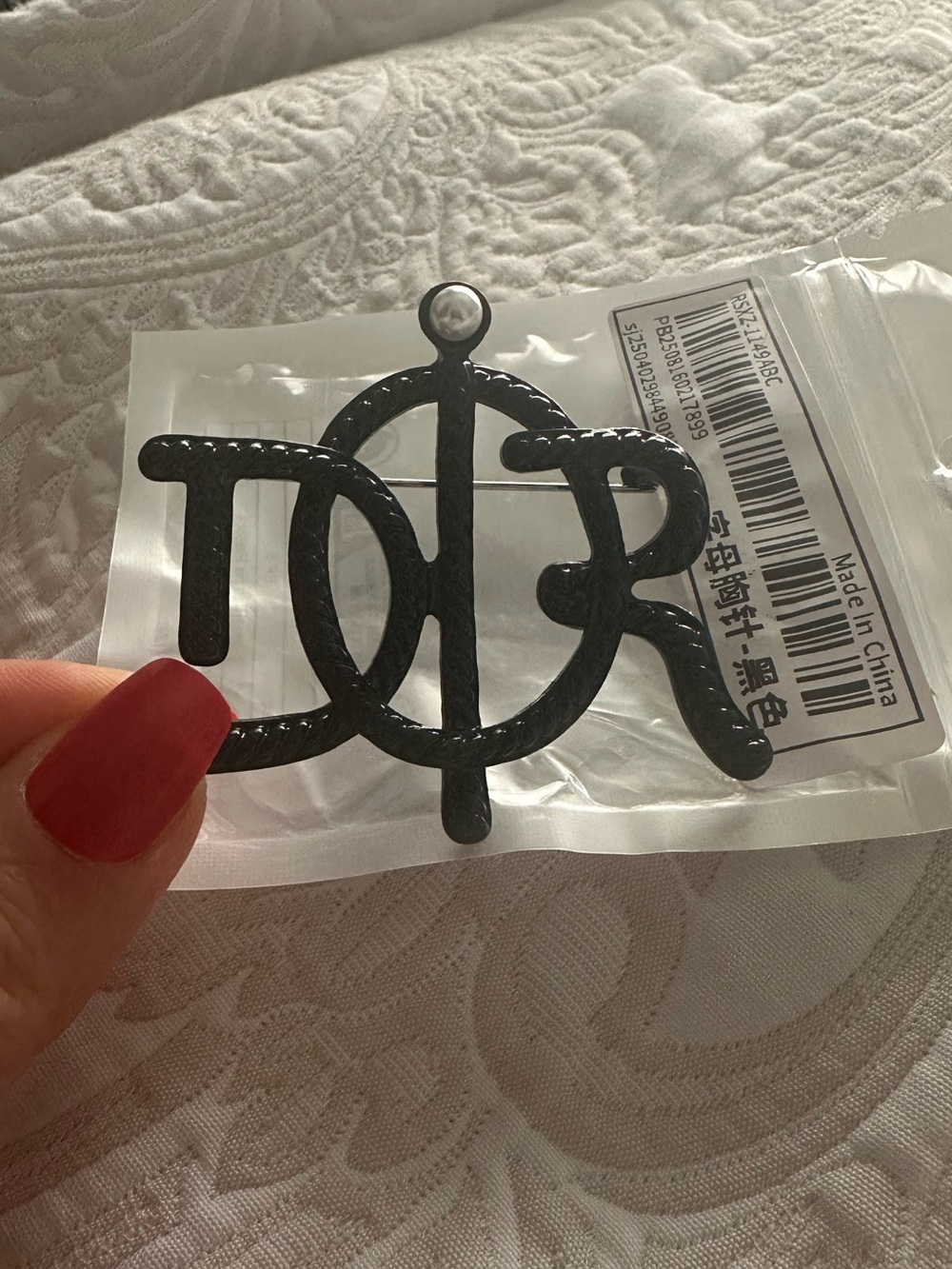 Brooch pin black with pearl ! New
